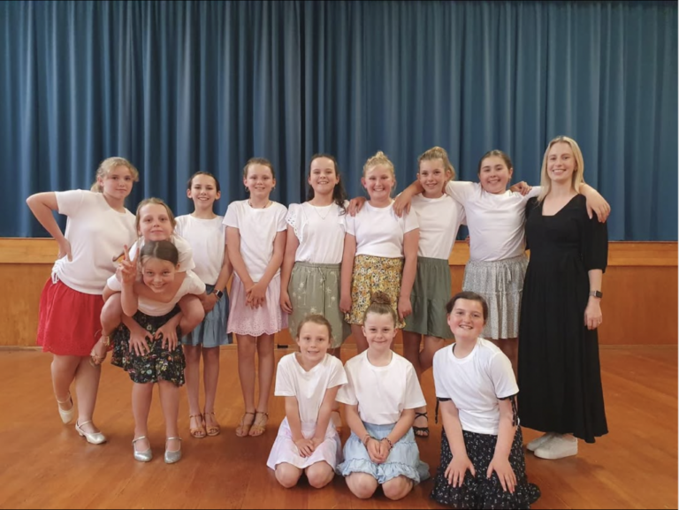 Kids Group photo Medium 768x577